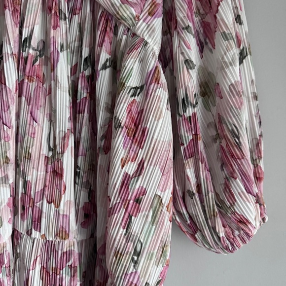 H&M Plissé Pink Watercolor Floral Long Sleeve V-Neck Dress Sz Medium - Picture 7 of 11